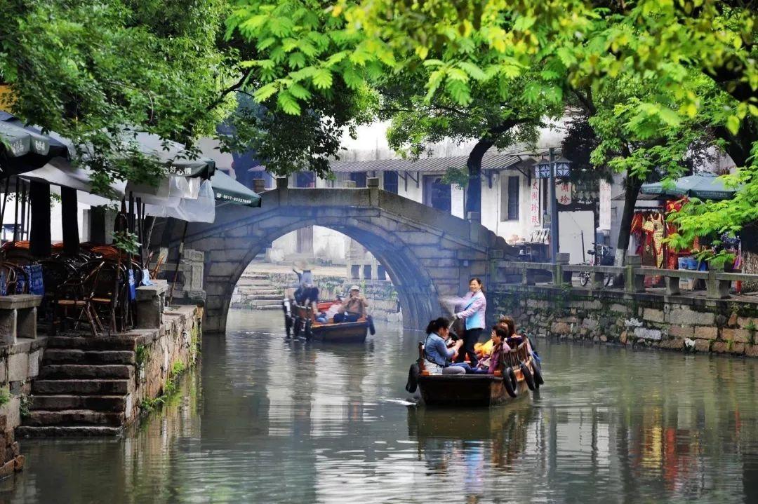 逃离地下古寺庙
